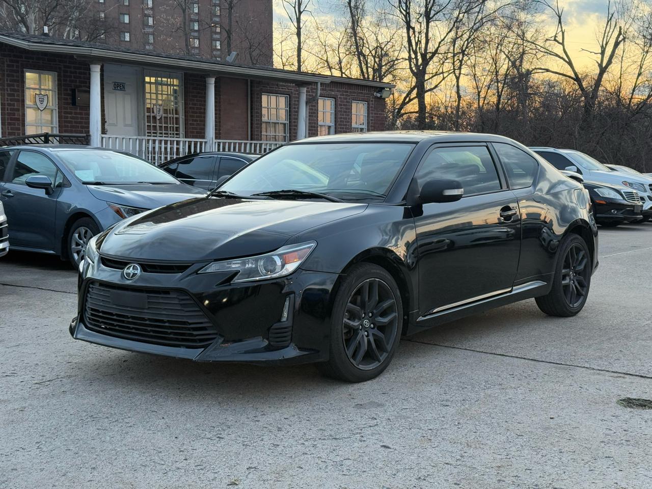 Scion tC Sports Coupe 6-Spd AT 2015