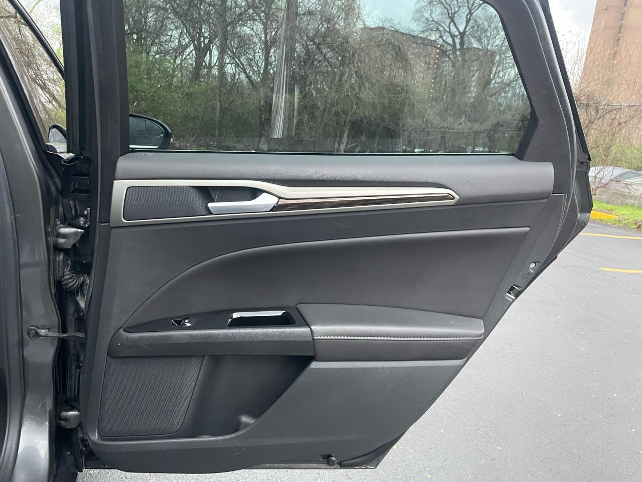 Ford Fusion Hybrid SE 2015