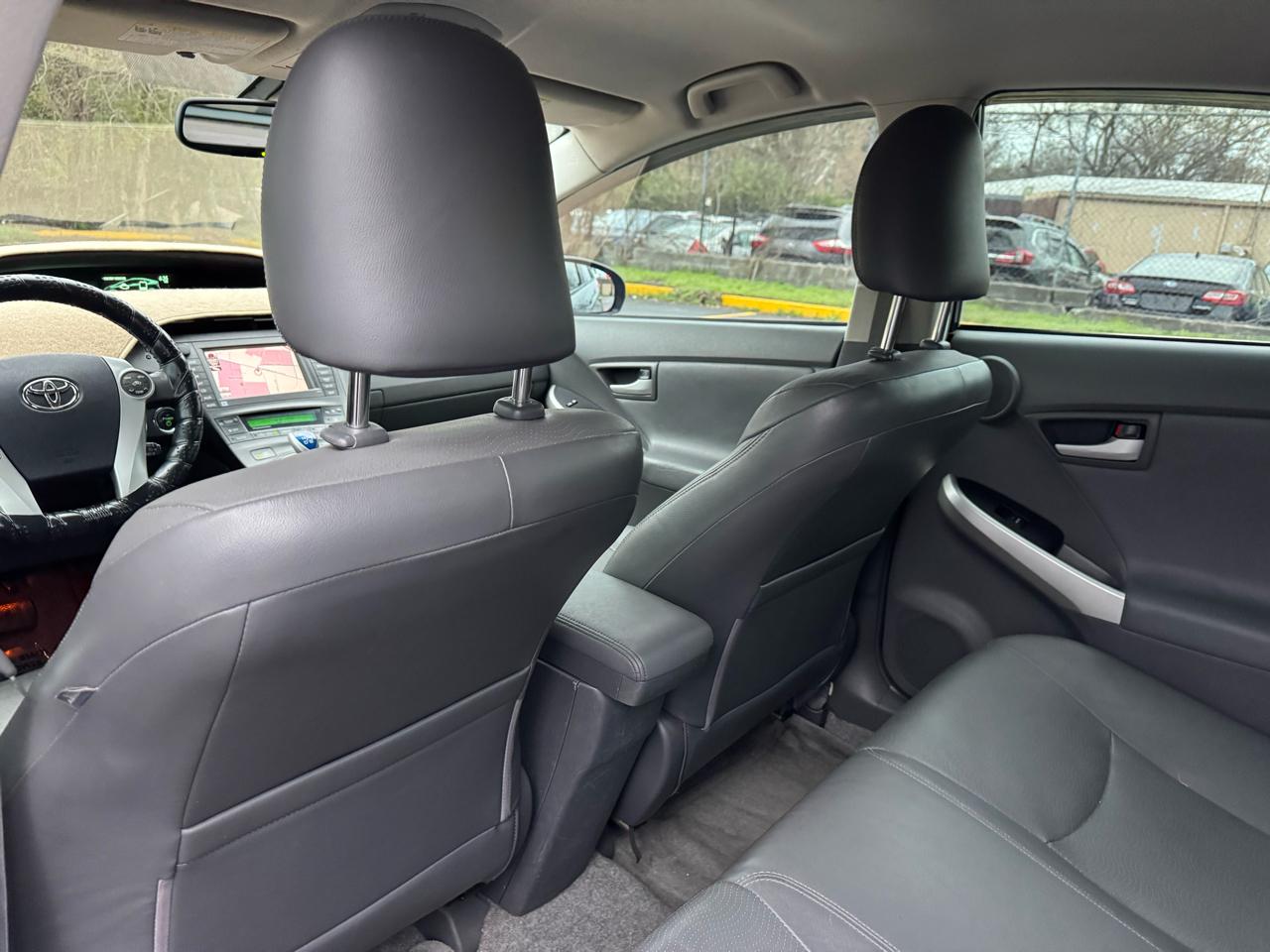 Toyota Prius Prius V 2010