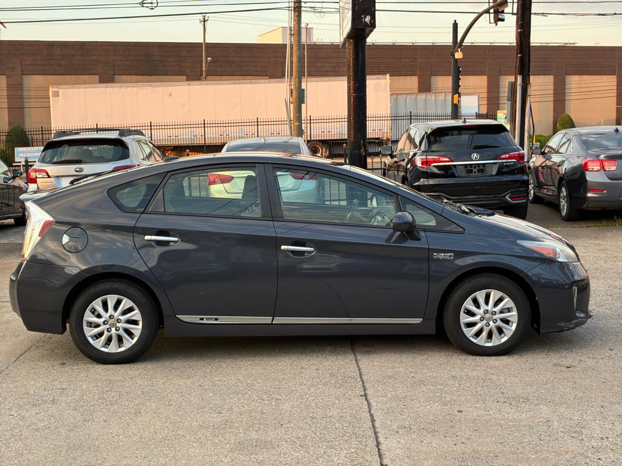 Toyota Prius Plug-In 2013