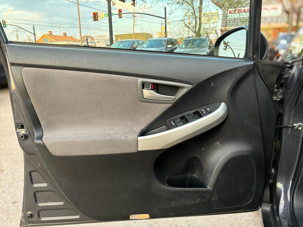 Toyota Prius Plug-In 2013