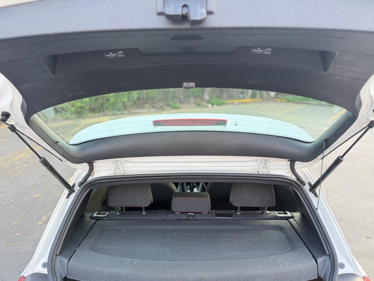 Volkswagen GTI 2-door 2012