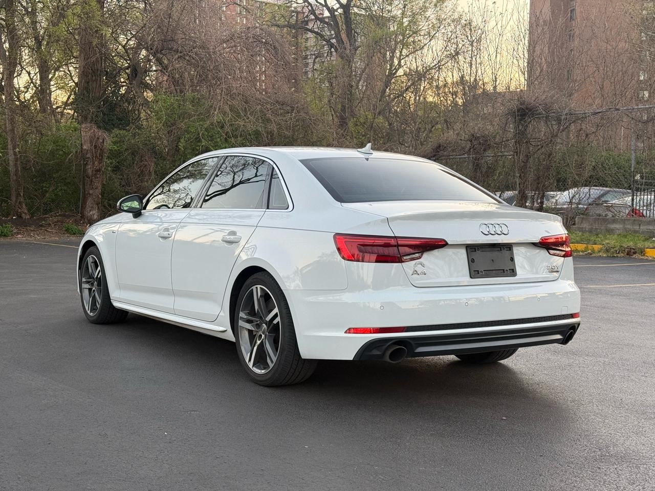 Audi A4 2.0T Premium Plus quattro Sedan 2017