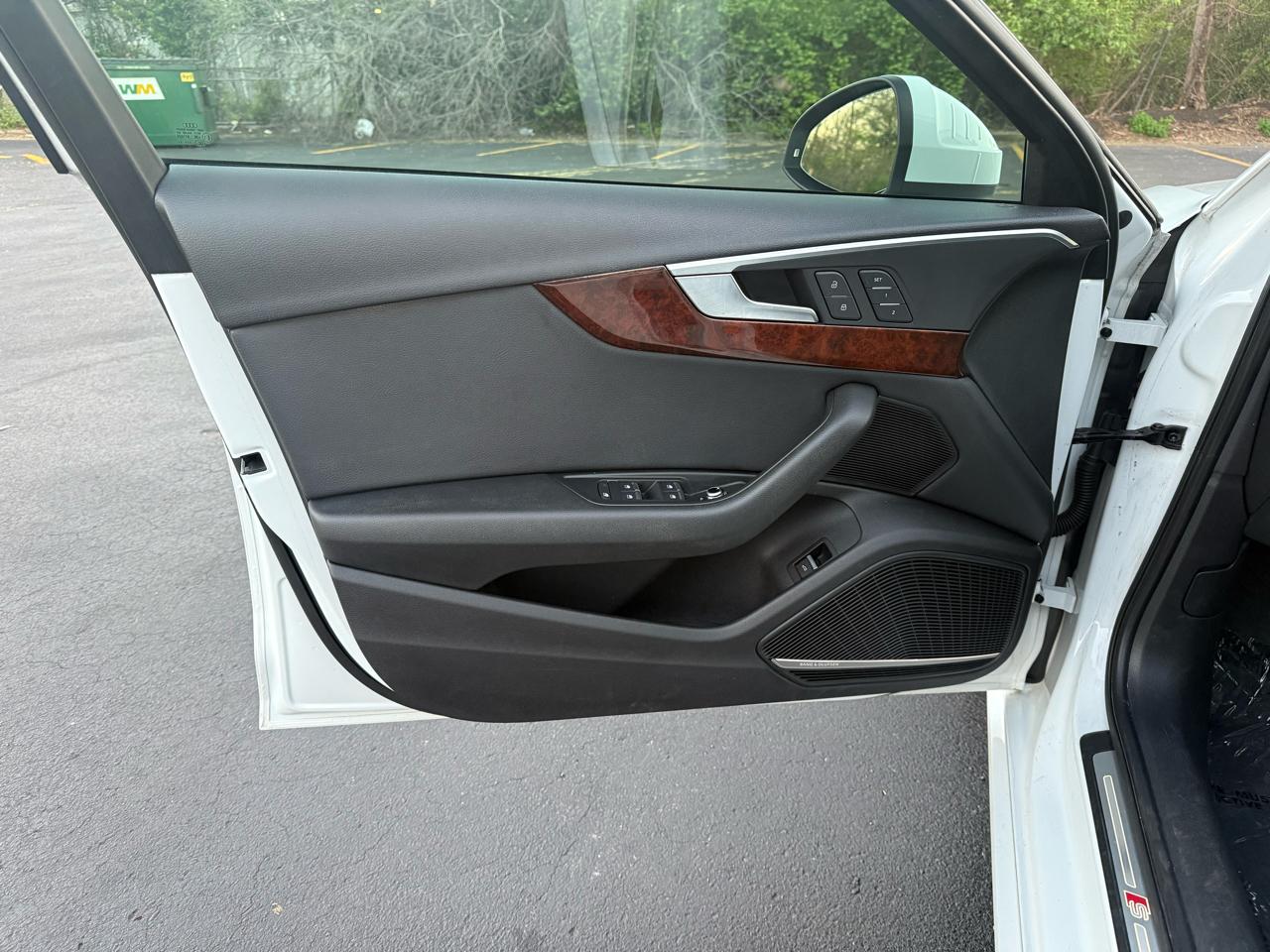 Audi A4 2.0T Premium Plus quattro Sedan 2017