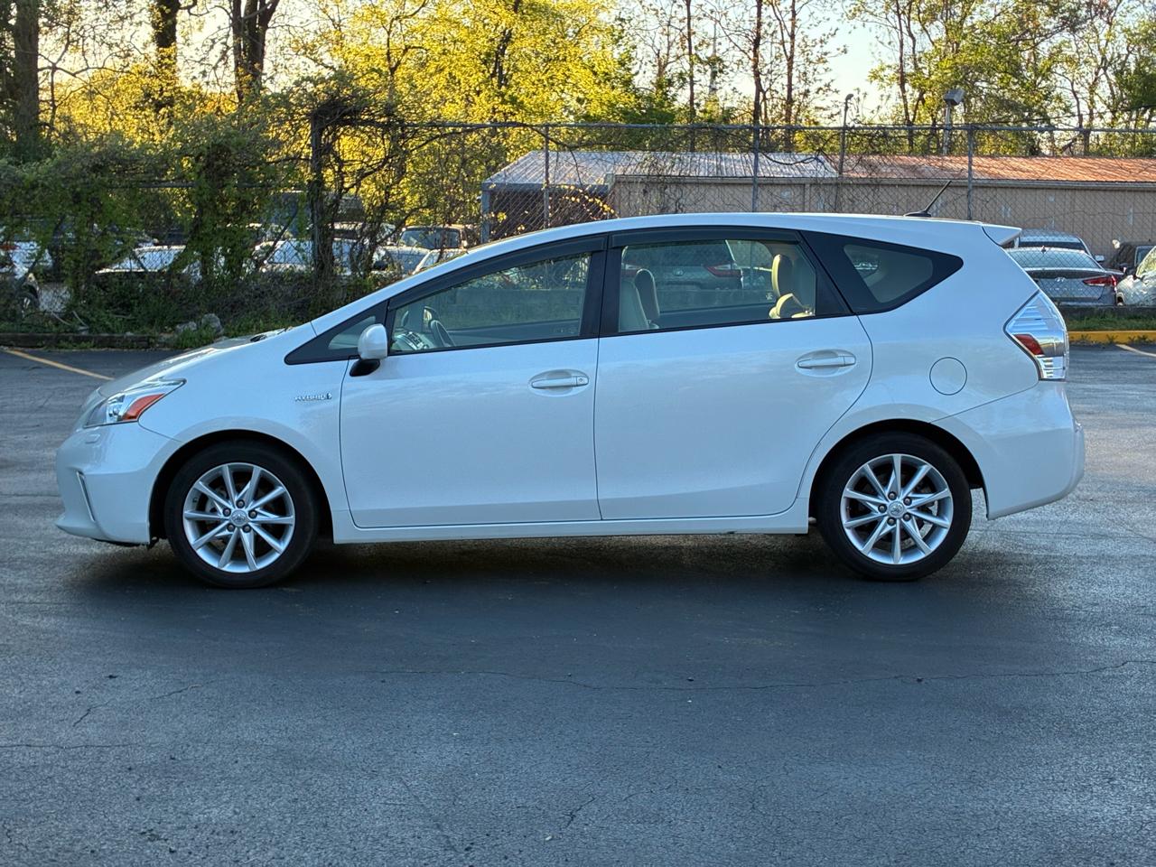 Toyota Prius V Five 2014
