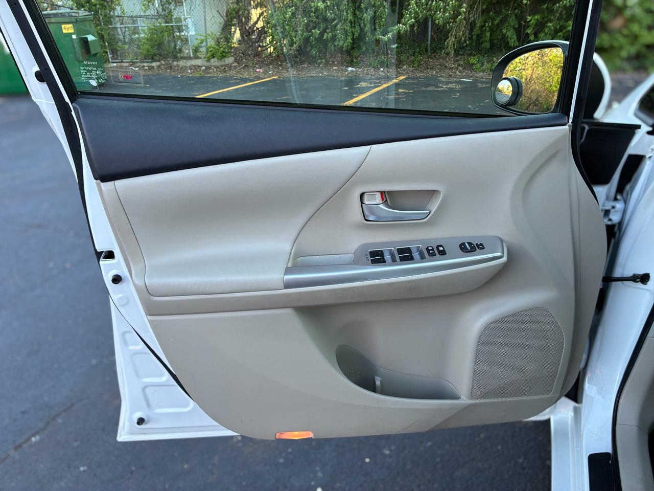 Toyota Prius V Five 2014