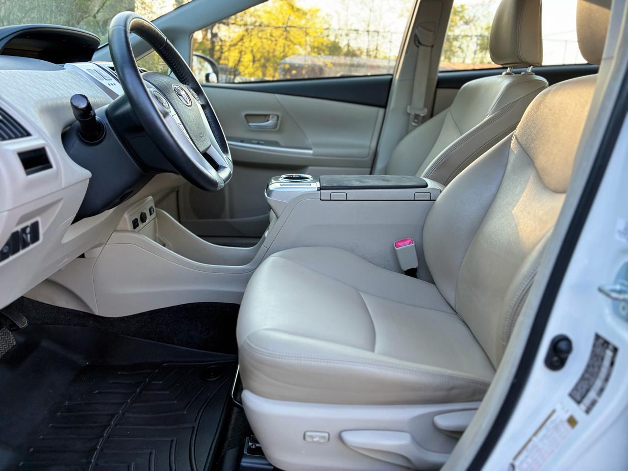 Toyota Prius V Five 2014