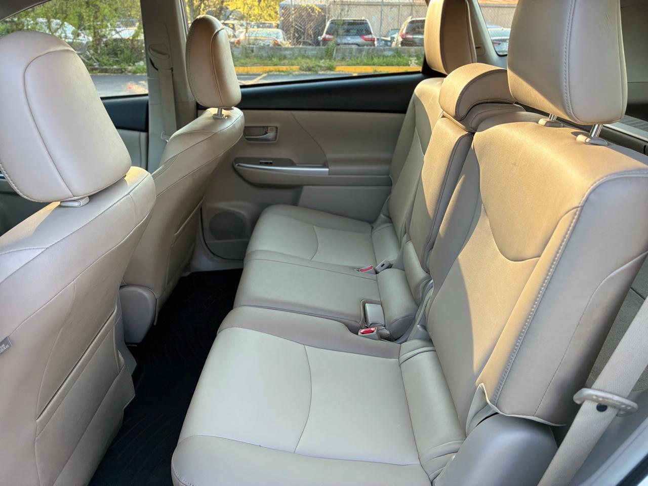 Toyota Prius V Five 2014