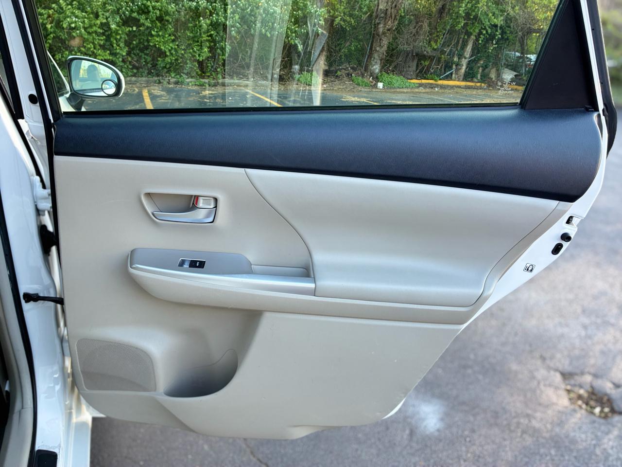 Toyota Prius V Five 2014