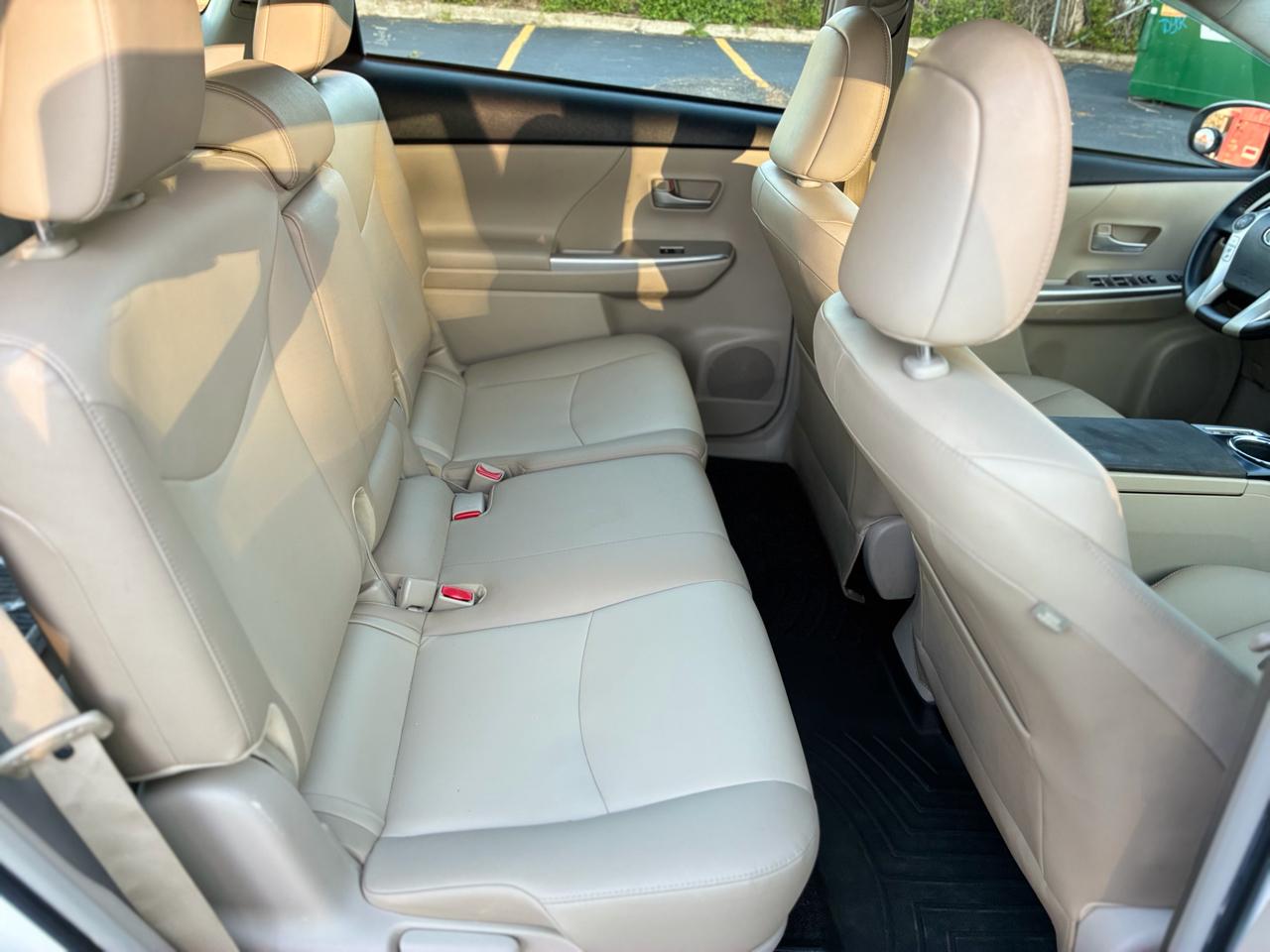 Toyota Prius V Five 2014