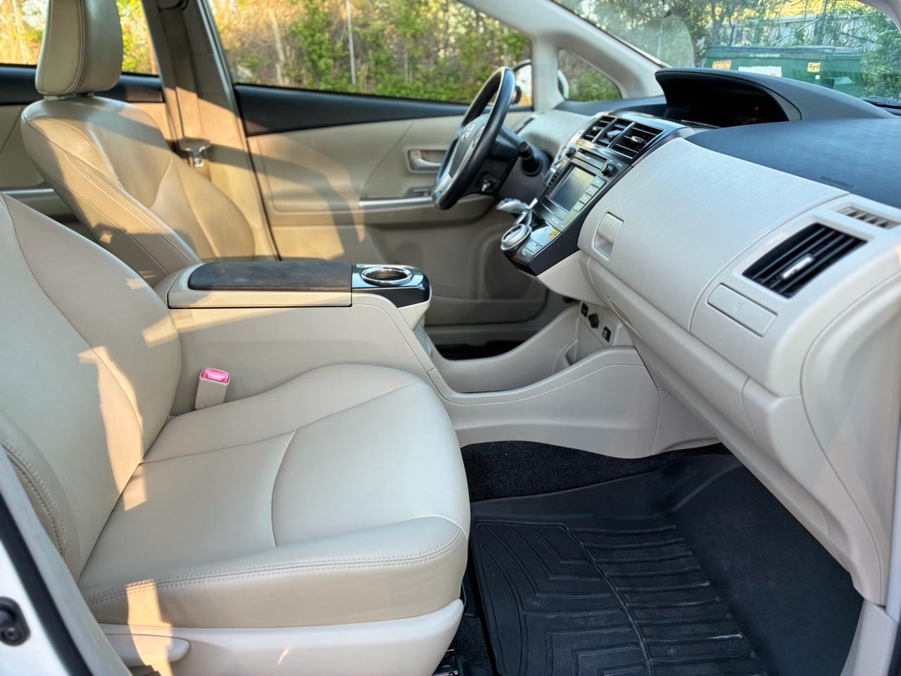 Toyota Prius V Five 2014