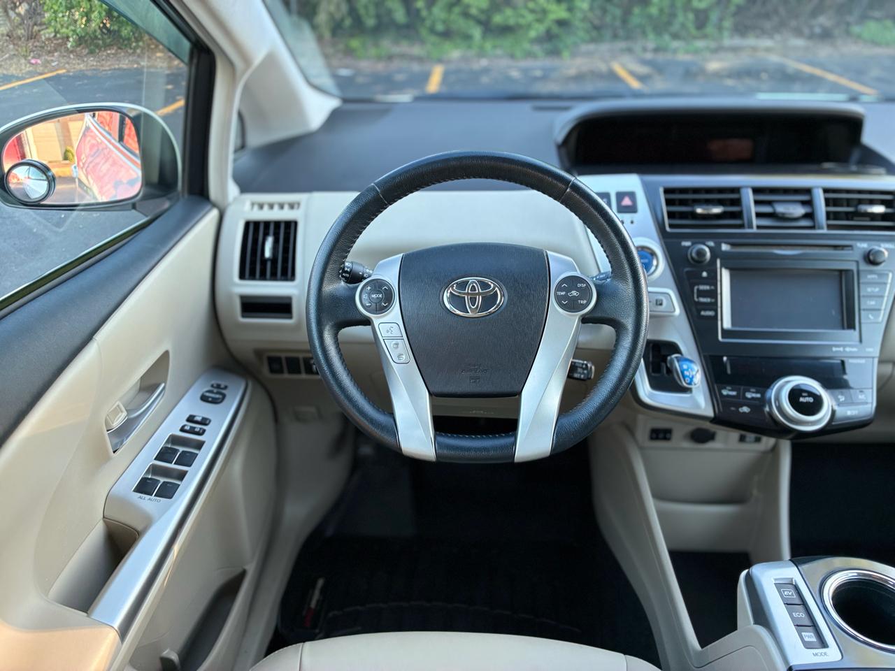 Toyota Prius V Five 2014