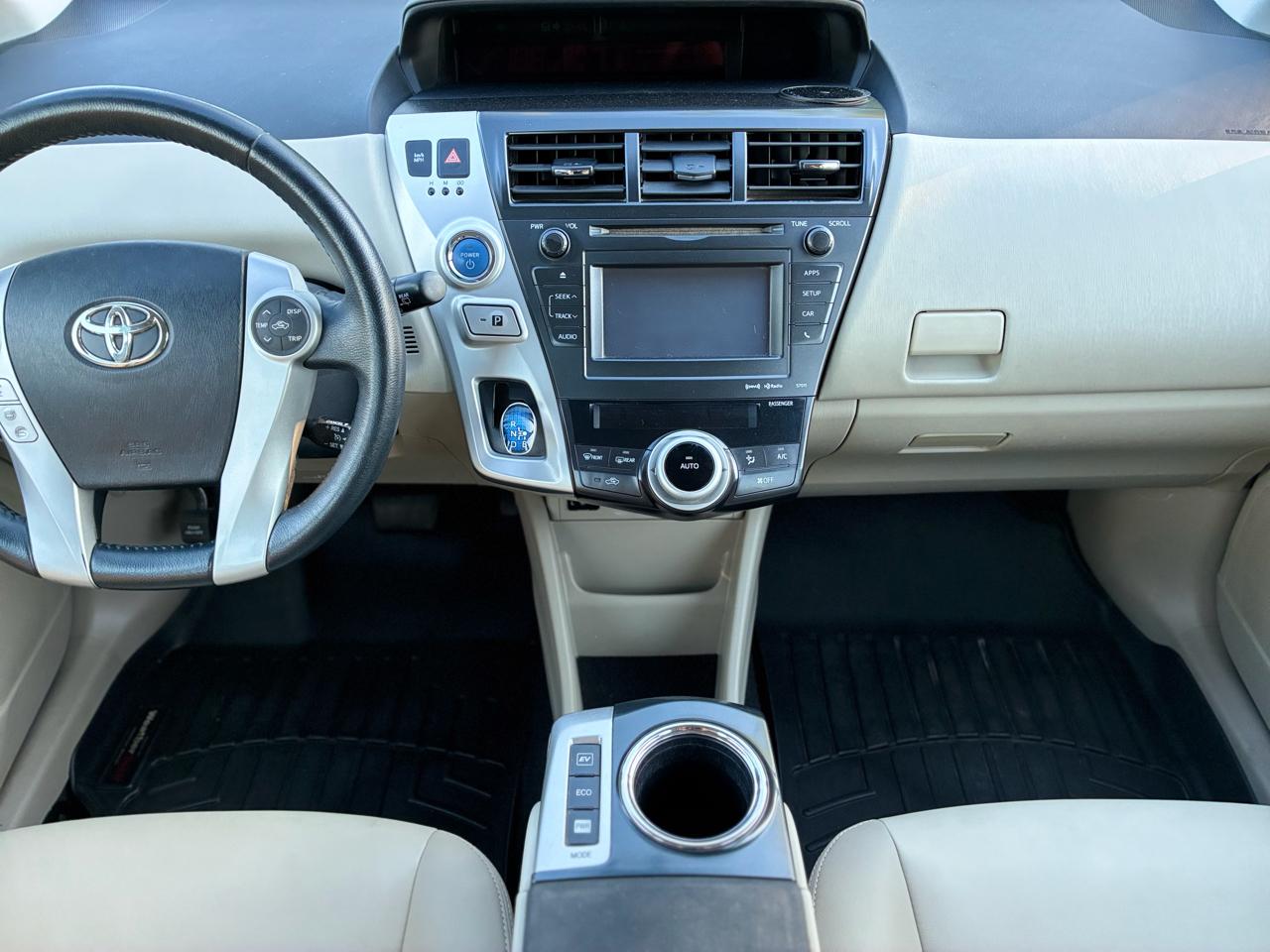 Toyota Prius V Five 2014