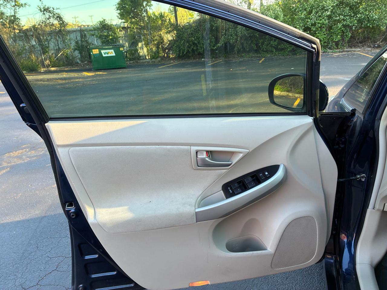 Toyota Prius Two 2014