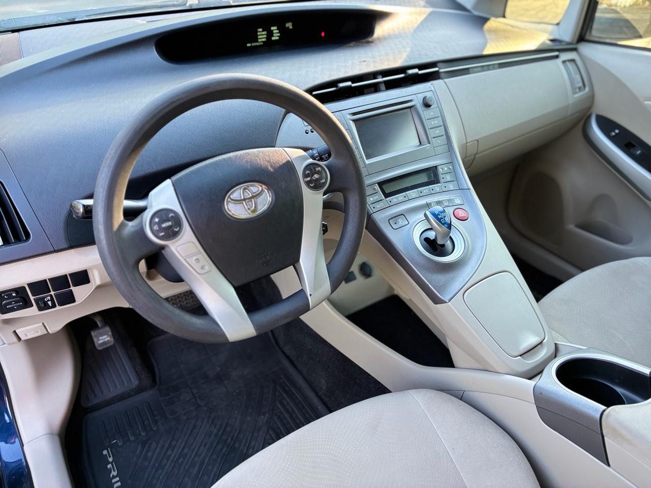 Toyota Prius Two 2014