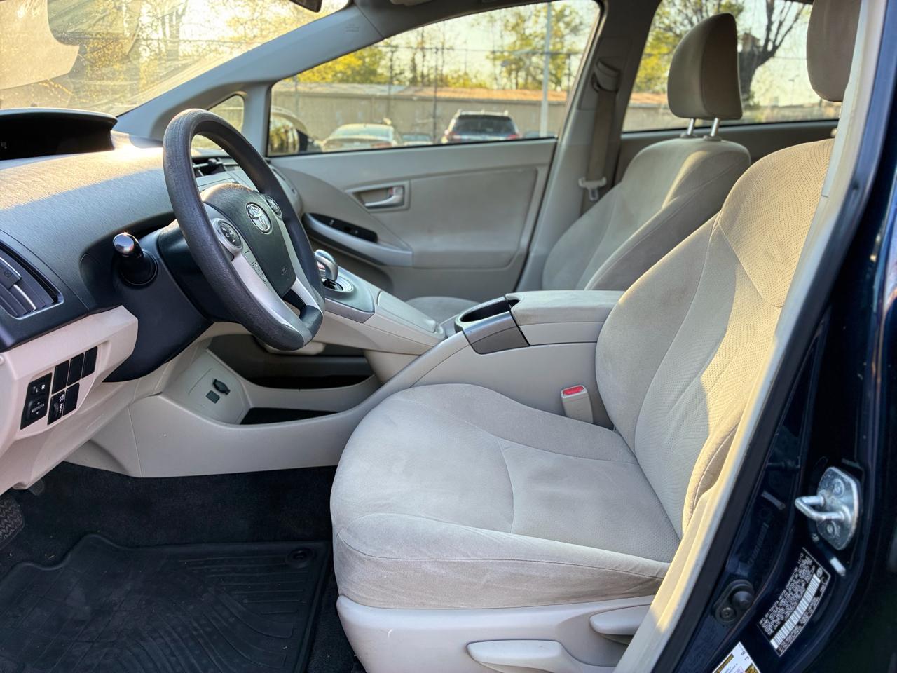 Toyota Prius Two 2014