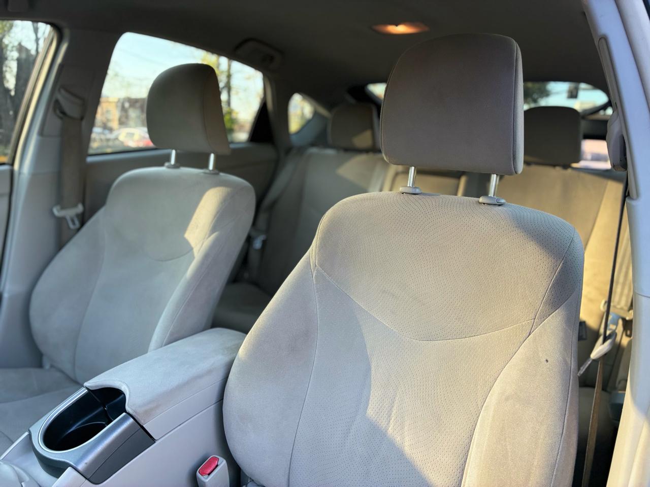 Toyota Prius Two 2014