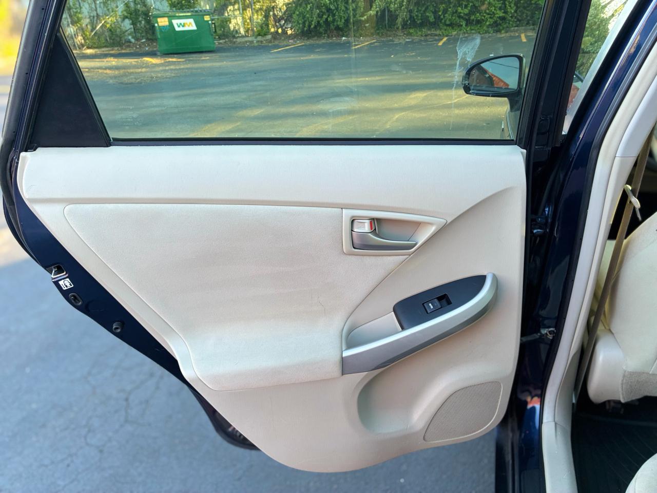 Toyota Prius Two 2014