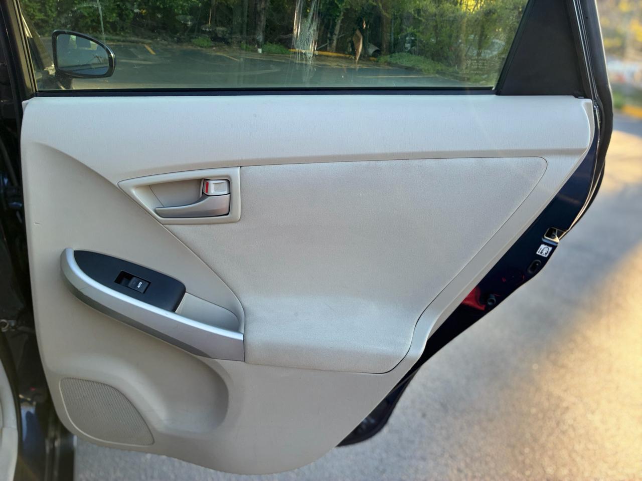 Toyota Prius Two 2014