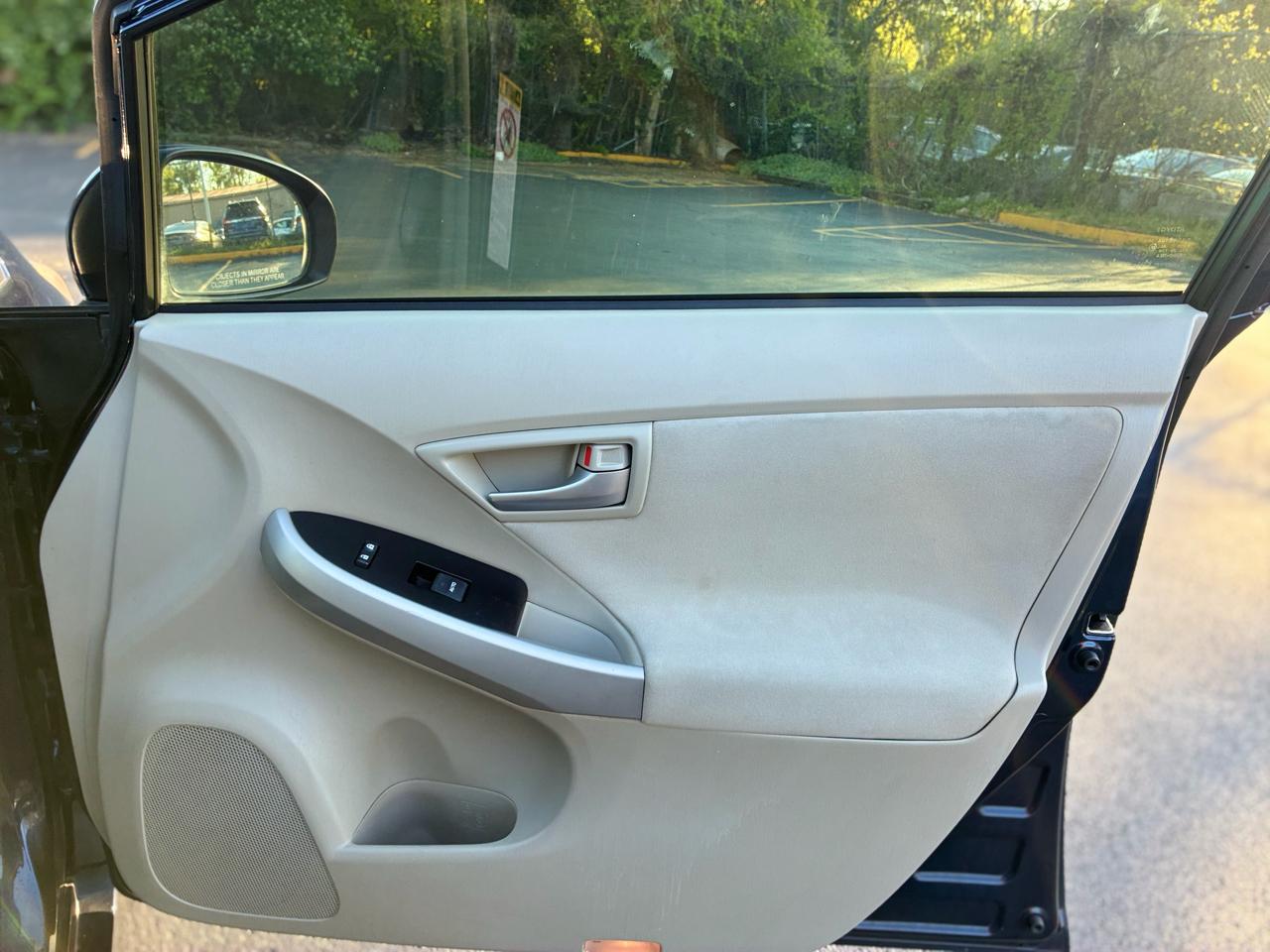 Toyota Prius Two 2014