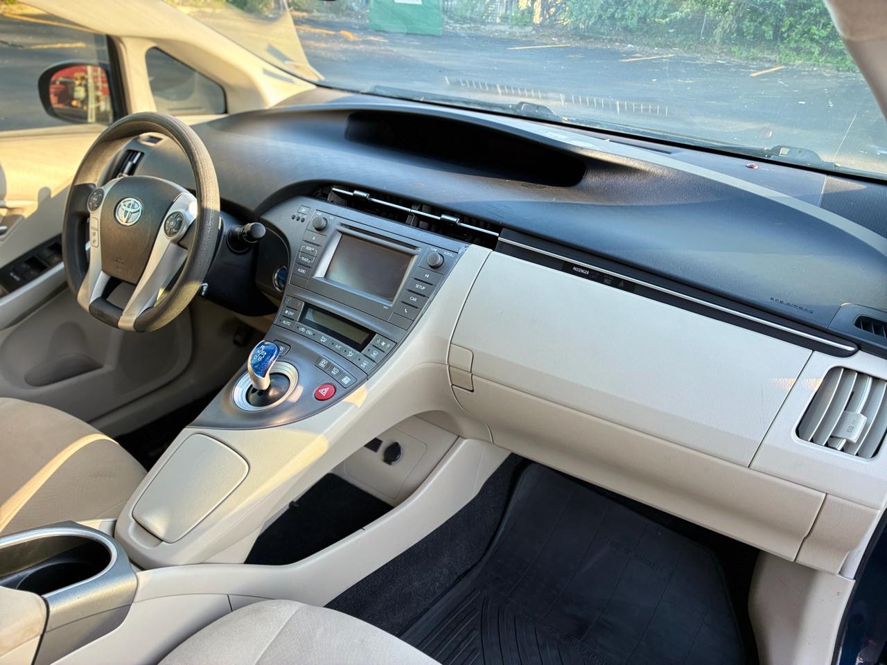 Toyota Prius Two 2014