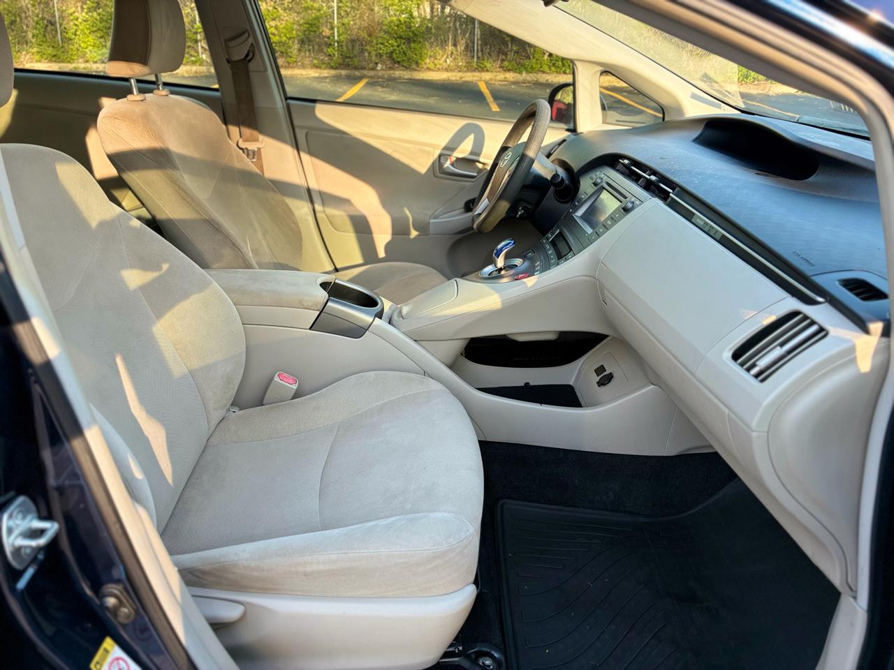 Toyota Prius Two 2014