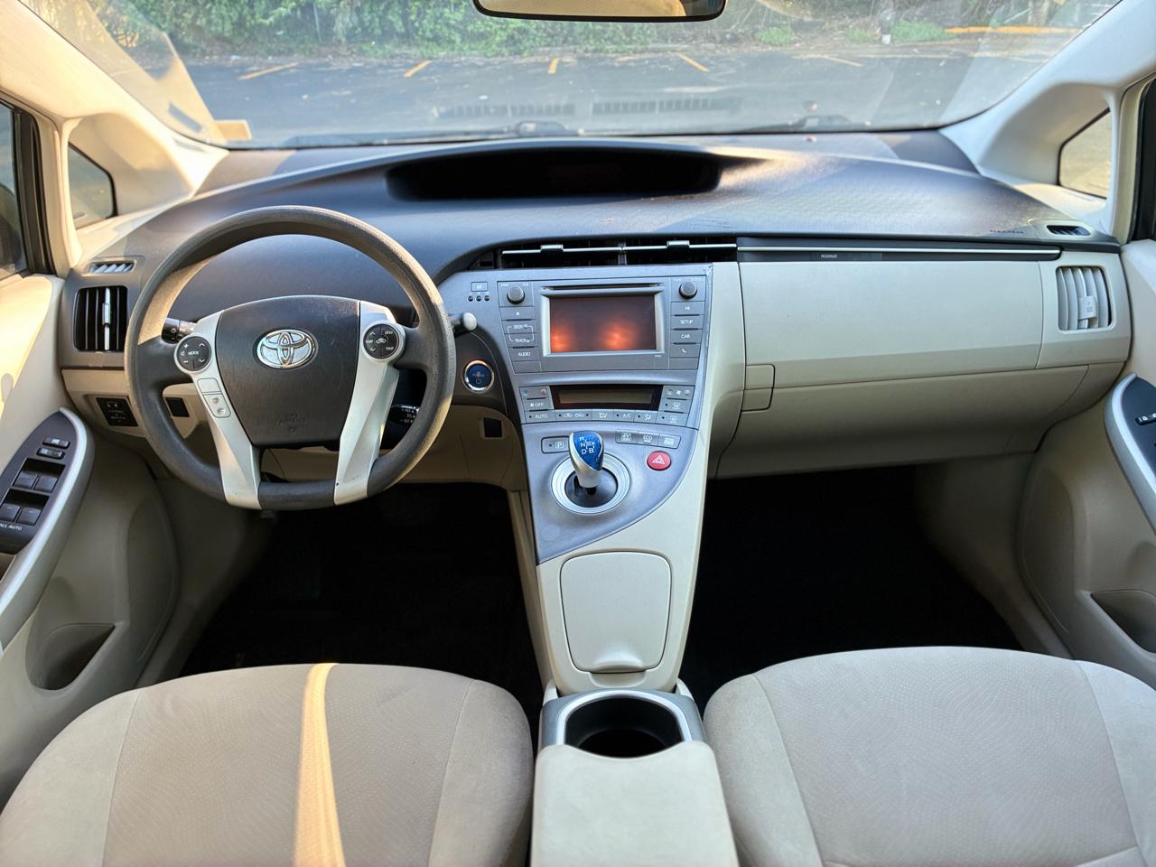 Toyota Prius Two 2014