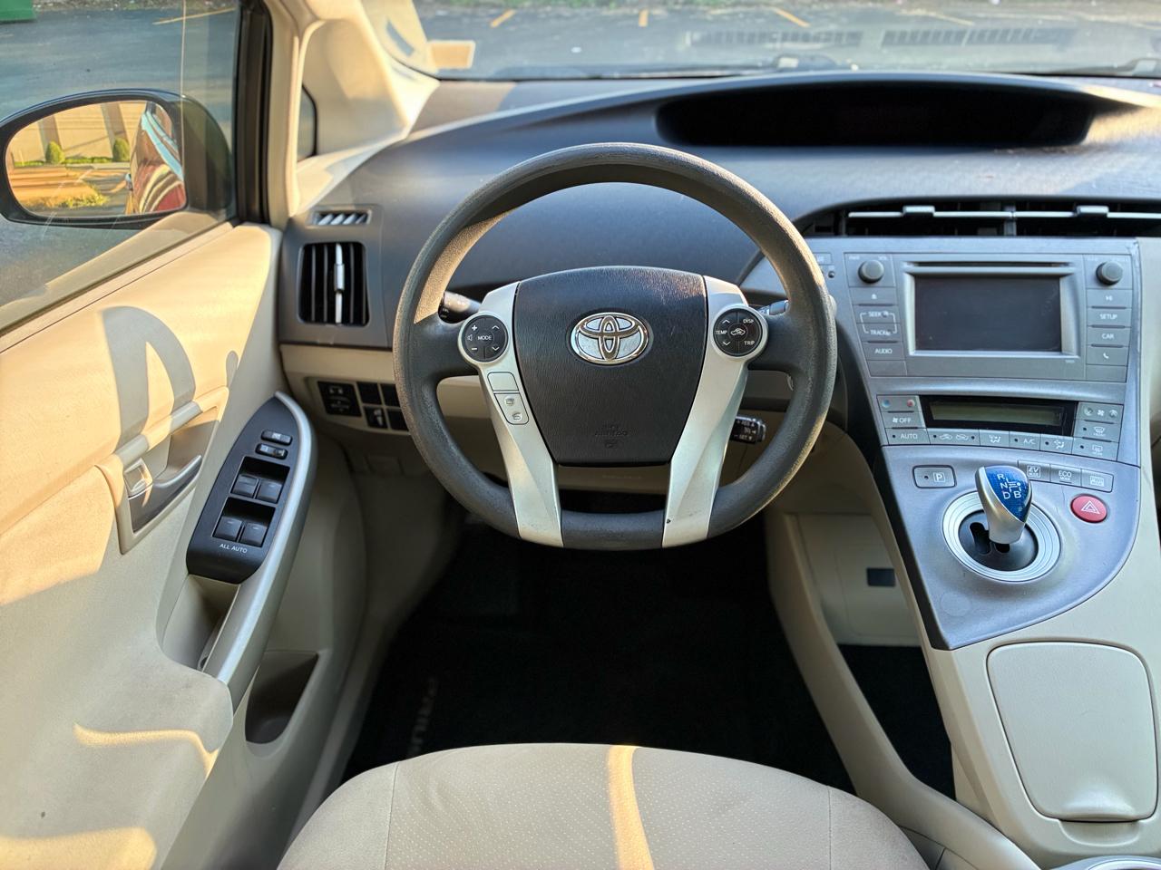 Toyota Prius Two 2014