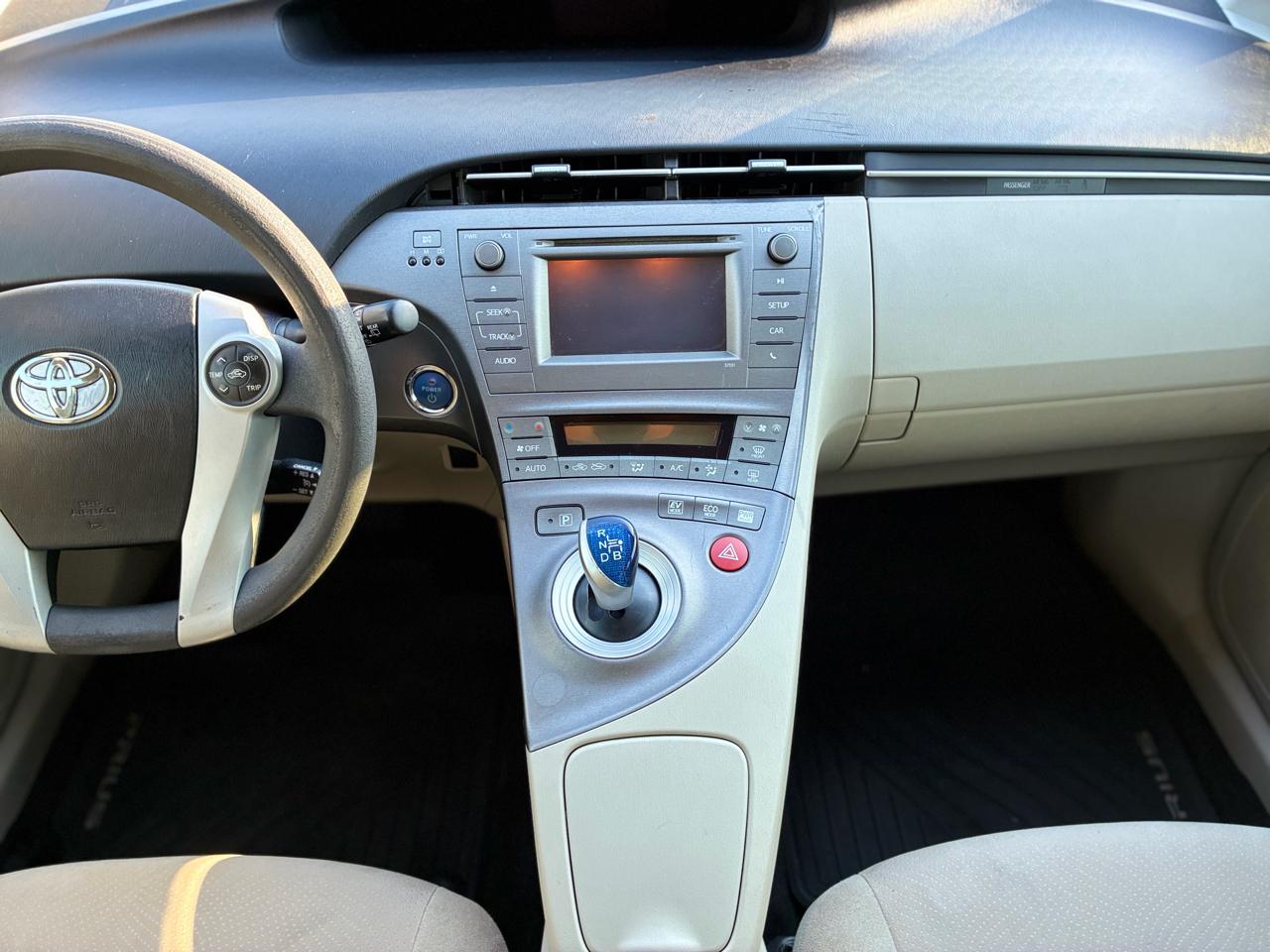 Toyota Prius Two 2014