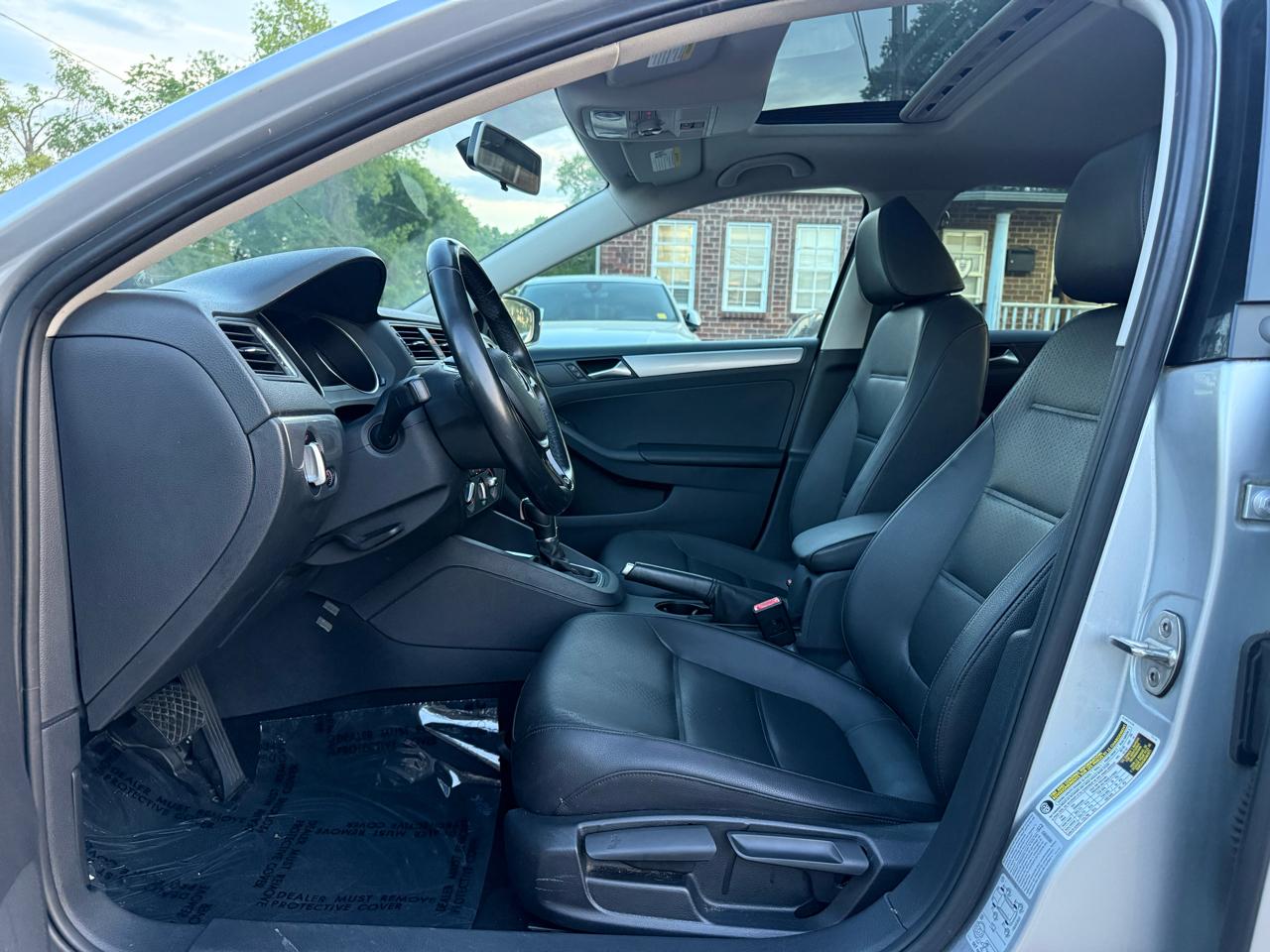 Volkswagen Jetta SE 6A 2015