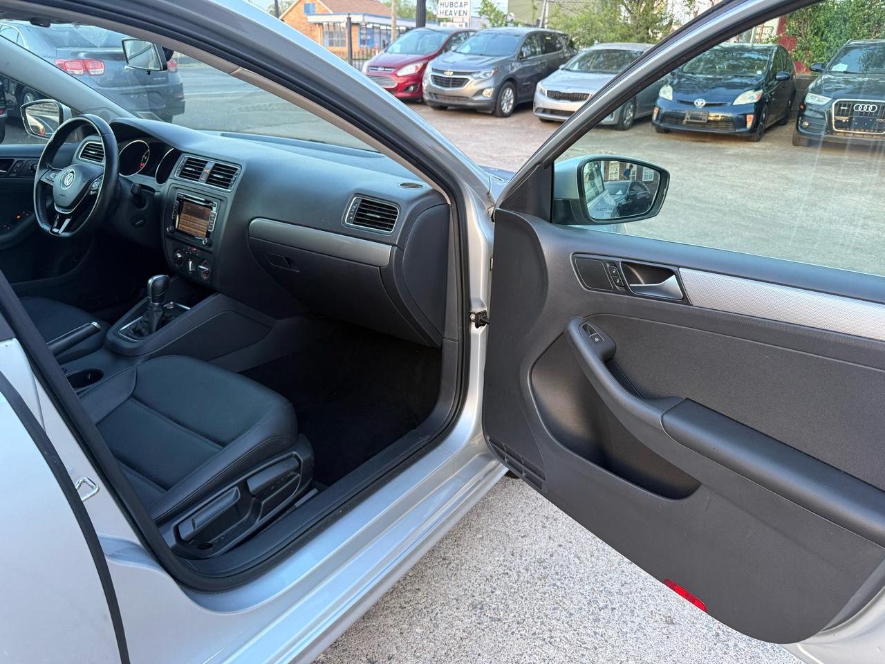 Volkswagen Jetta SE 6A 2015