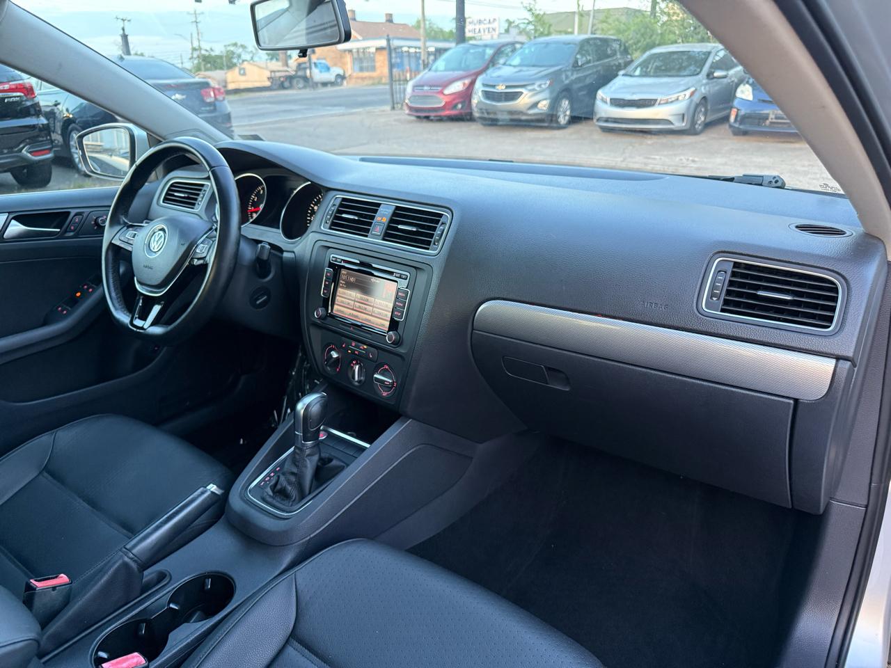 Volkswagen Jetta SE 6A 2015