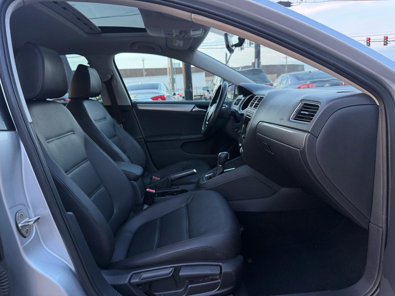 Volkswagen Jetta SE 6A 2015