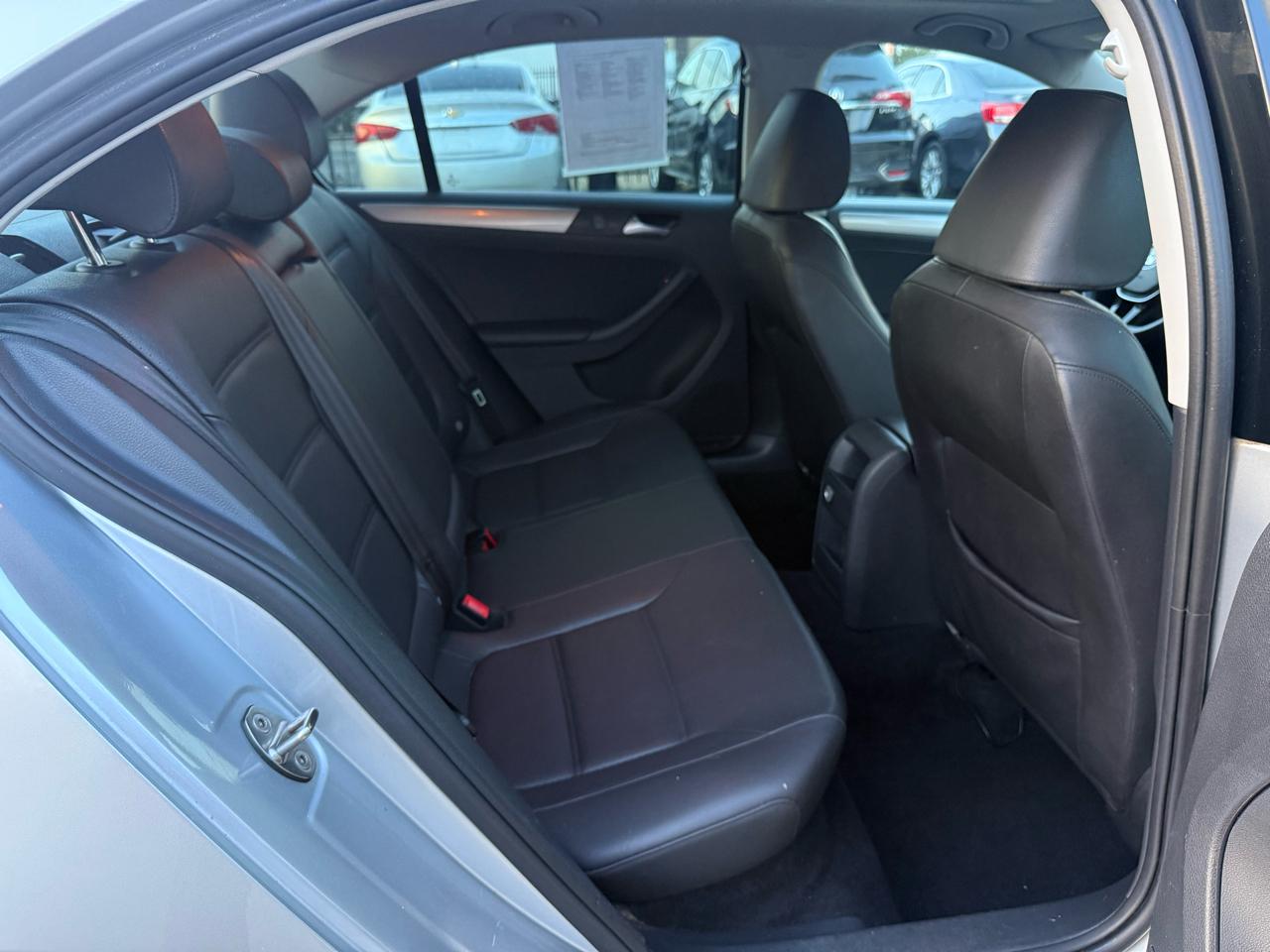 Volkswagen Jetta SE 6A 2015