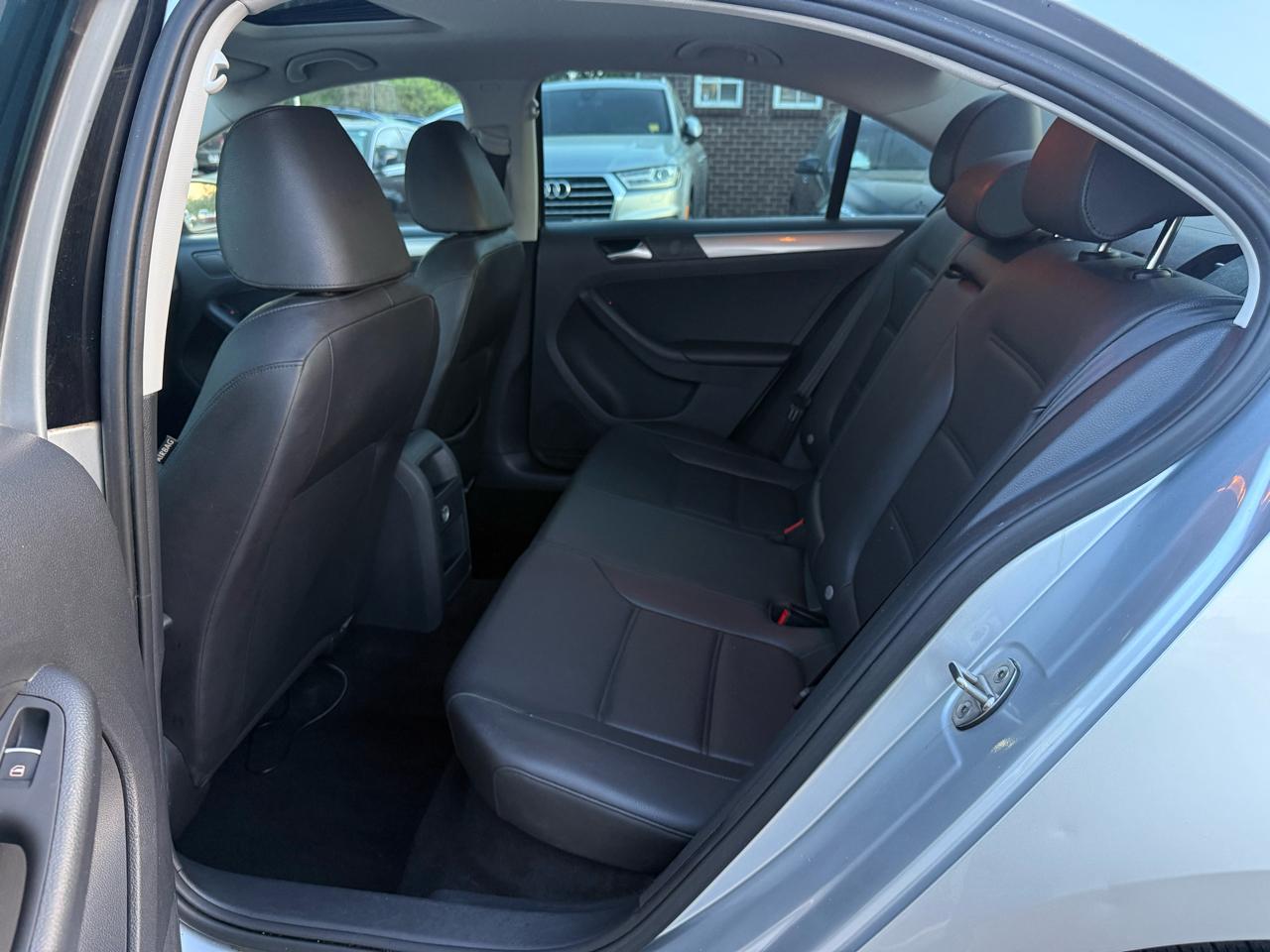 Volkswagen Jetta SE 6A 2015