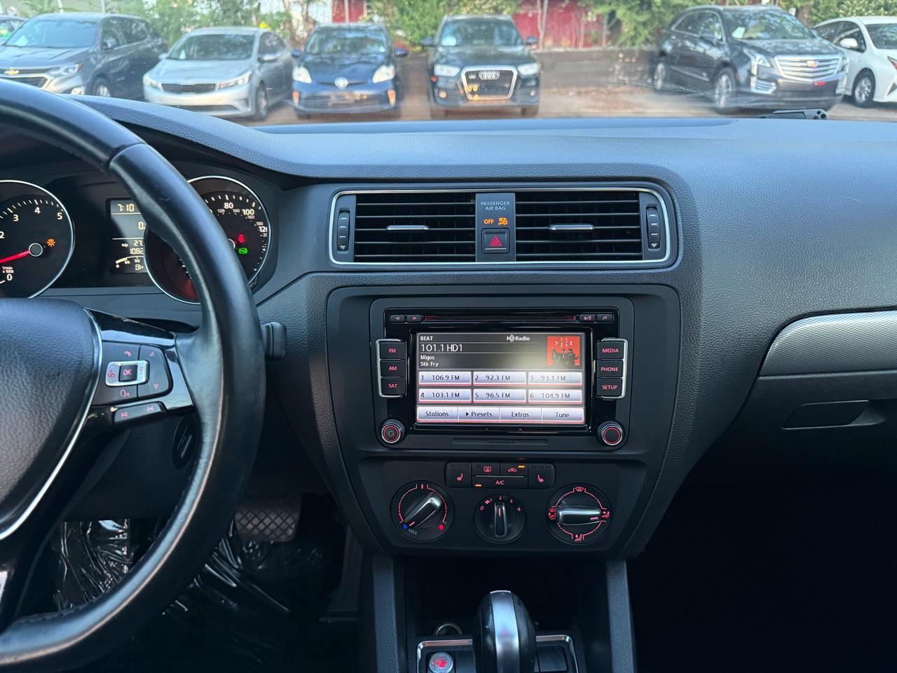 Volkswagen Jetta SE 6A 2015