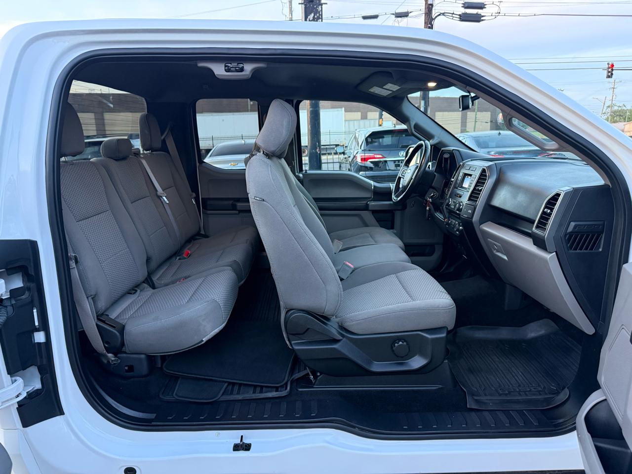 Ford F-150 2WD SuperCab 145" XL 2018