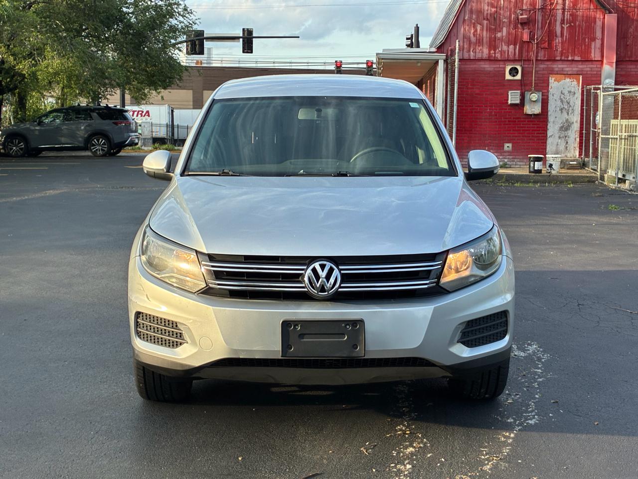 Volkswagen Tiguan S 2017
