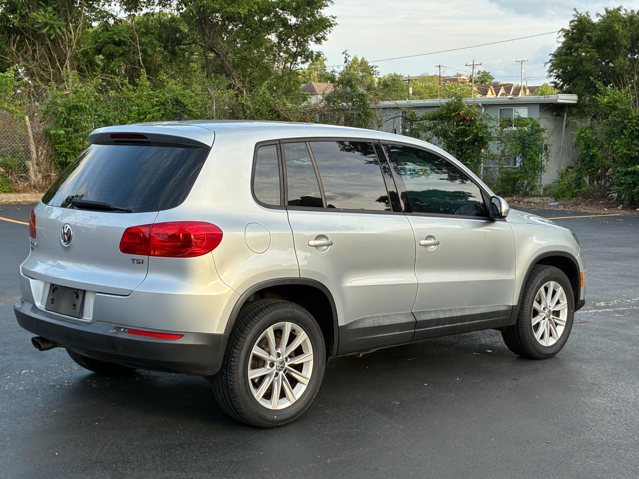 Volkswagen Tiguan S 2017