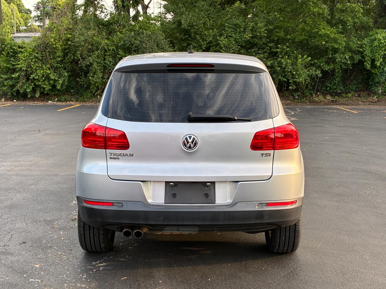 Volkswagen Tiguan S 2017