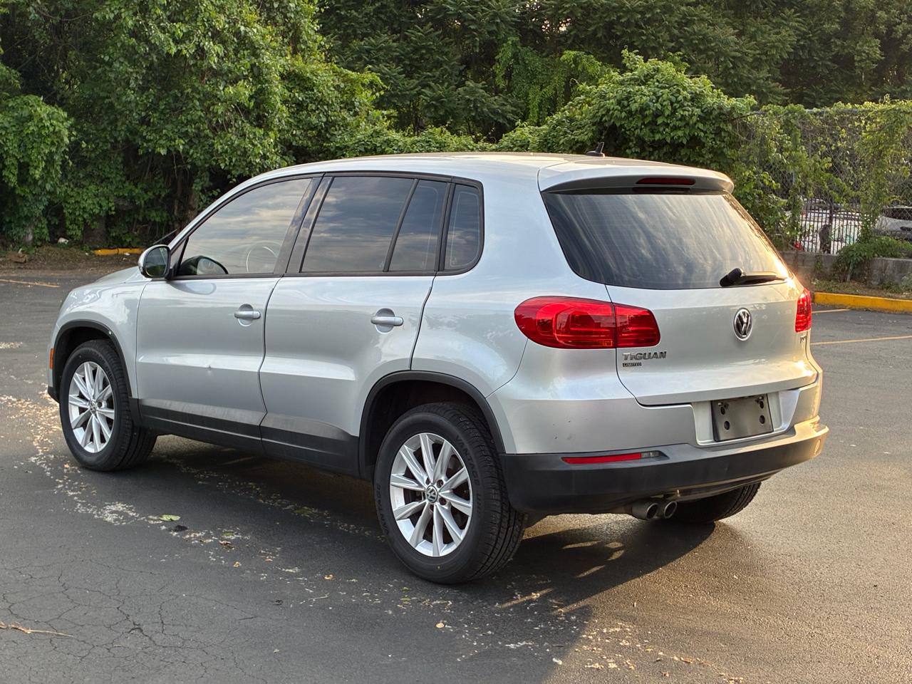 Volkswagen Tiguan S 2017