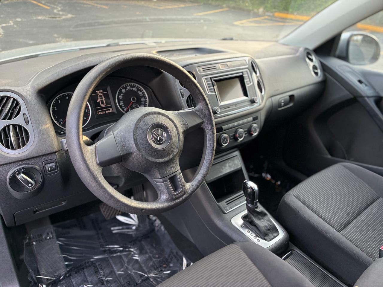Volkswagen Tiguan S 2017