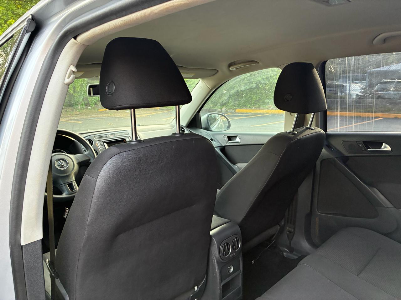 Volkswagen Tiguan S 2017