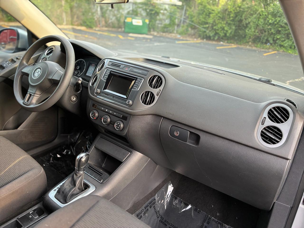 Volkswagen Tiguan S 2017