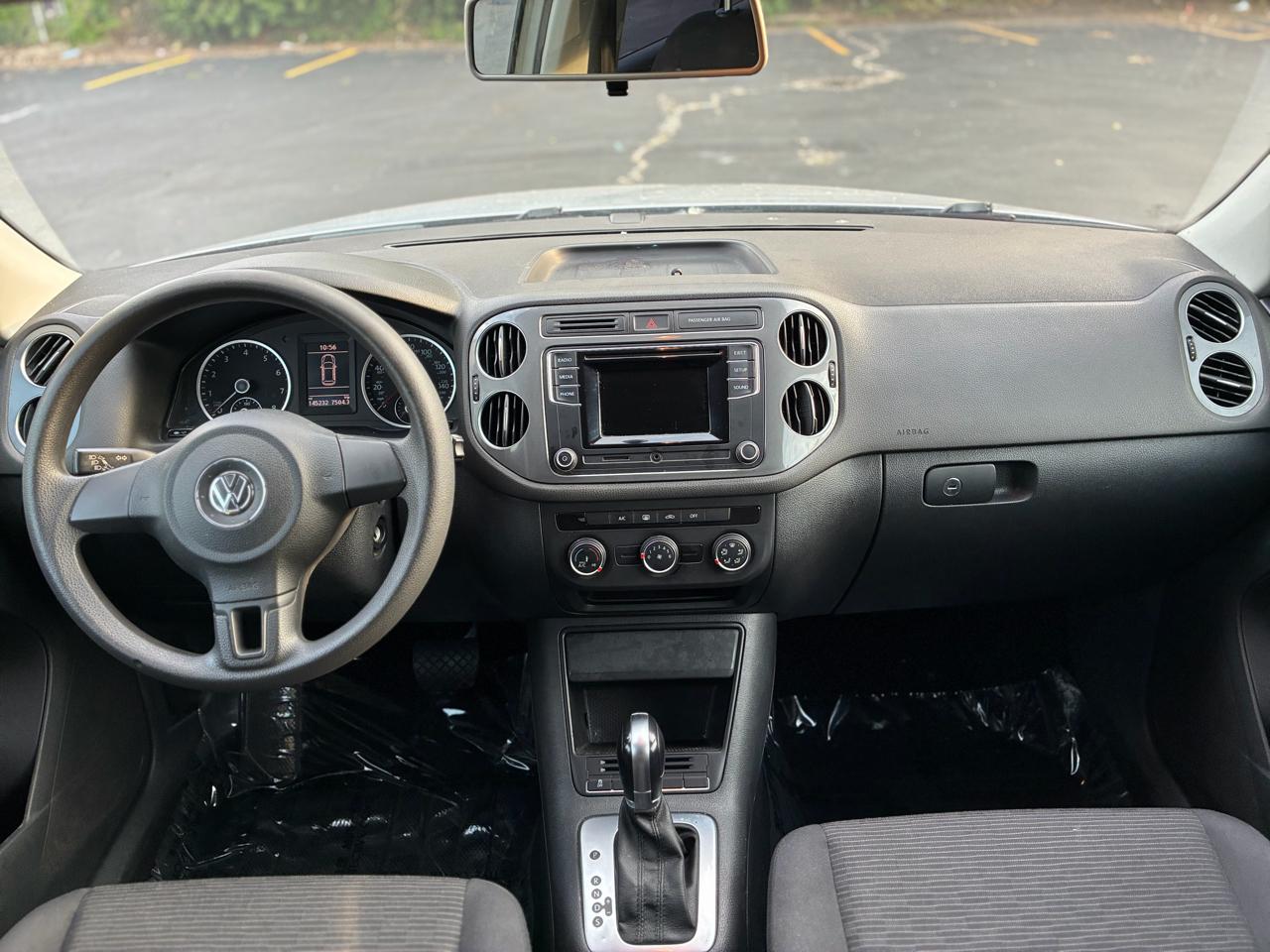 Volkswagen Tiguan S 2017