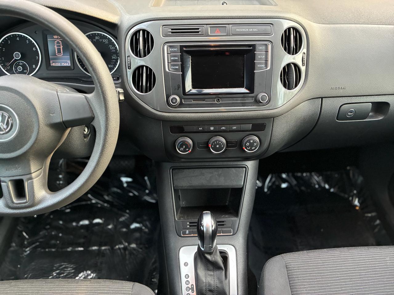 Volkswagen Tiguan S 2017