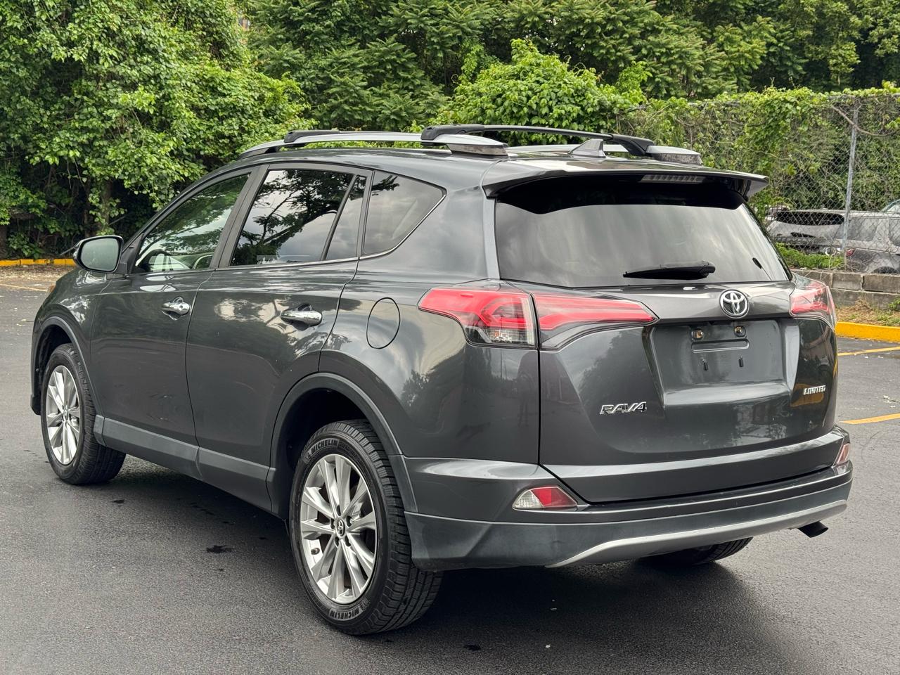 Toyota RAV4 Limited FWD 2018