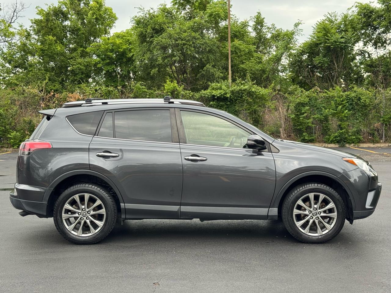 Toyota RAV4 Limited FWD 2018