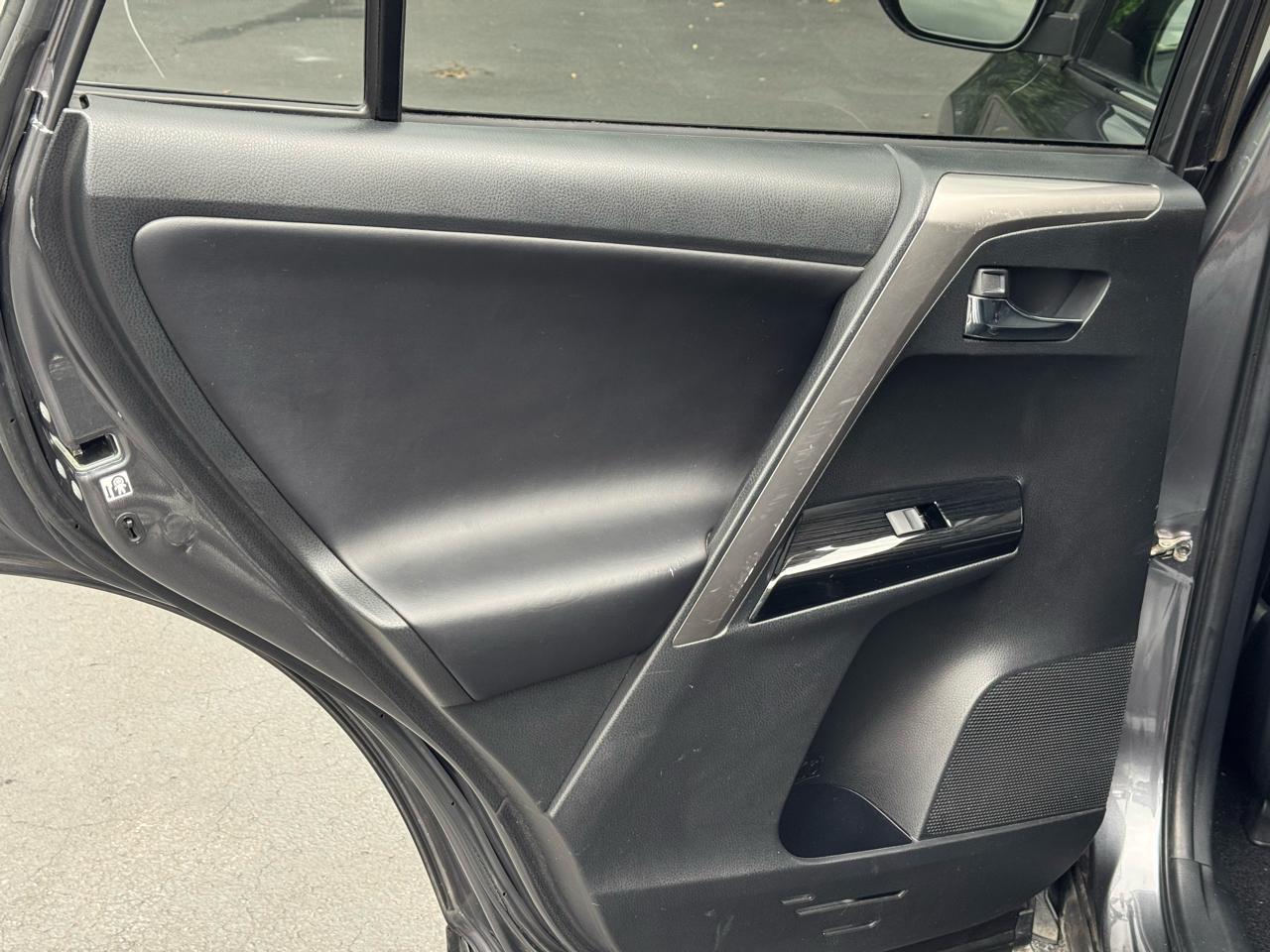 Toyota RAV4 Limited FWD 2018