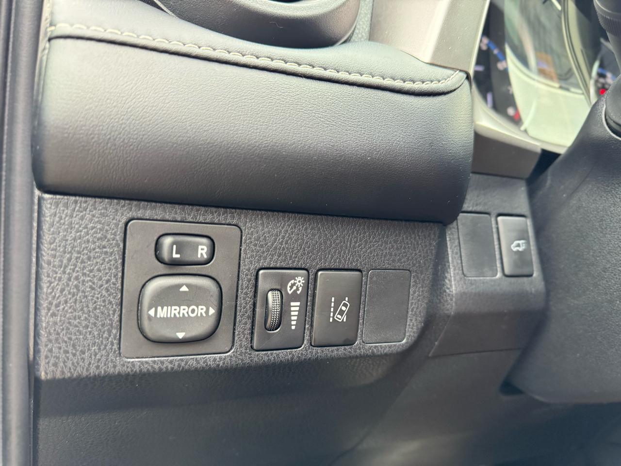 Toyota RAV4 Limited FWD 2018